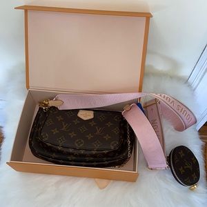 SOLD! Authentic Louis Vuitton multi pochette bag